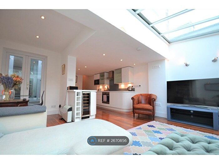 2 Bedroom Flat To Rent In Fenwick Road, London, SE15