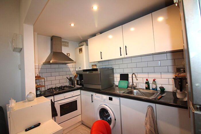 1 Bedroom Flat To Rent In Longley Road, London, SW17