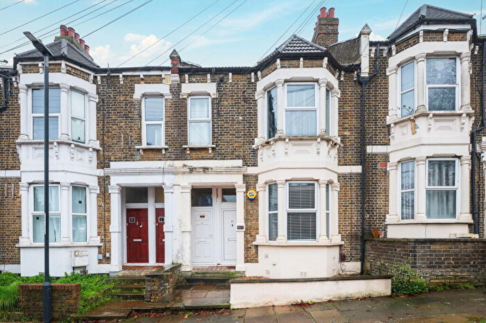 2 Bedroom Flat For Sale In Rockmount Road, Plumstead, SE18