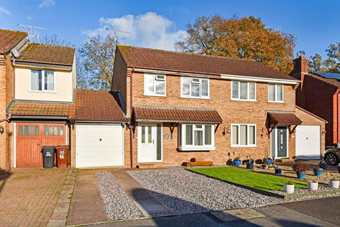 3 Bedroom Semi Detached House For Sale In Chestnut Drive, Willand, EX15