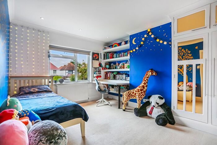 3 Bedroom Semi-detached House For Sale In St Keyna Avenue, Hove, East Sussex, BN3