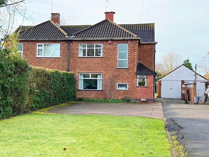 3 Bedroom Semi Detached House For Sale In Warwick Road, Kenilworth, CV8