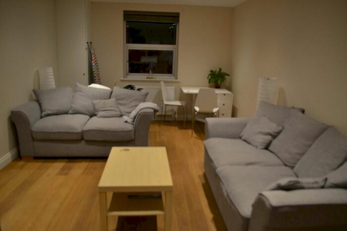 2 Bedroom Flat To Rent In Moffat Road, Thornton Heath, London, CR7