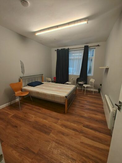 1 Bedroom Flat To Rent In Lampton Road, Hounslow, TW3