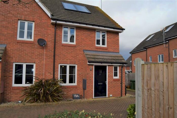 3 Bedroom Semi-Detached House To Rent In Perryfields, Braintree, CM7