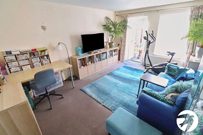 1 Bedroom Maisonette For Sale In Leatherbottle Green, Erith, DA18