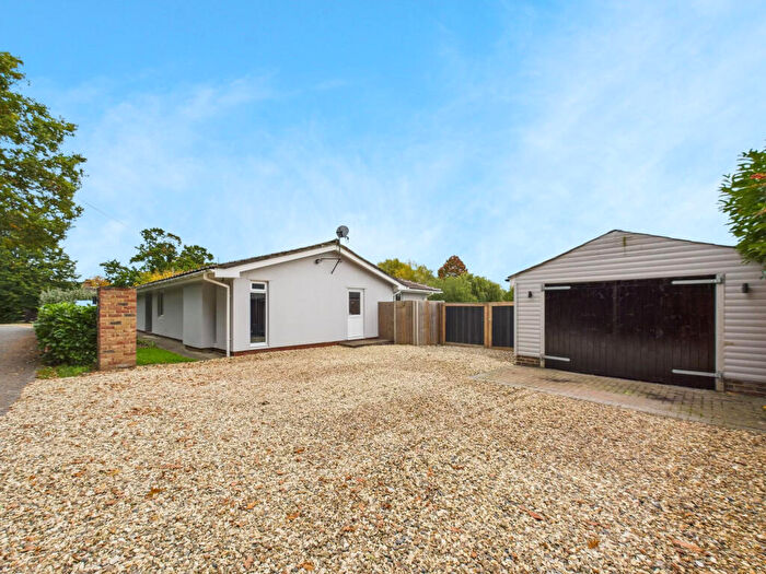 5 Bedroom Bungalow For Sale In New Road, Tadley, RG26