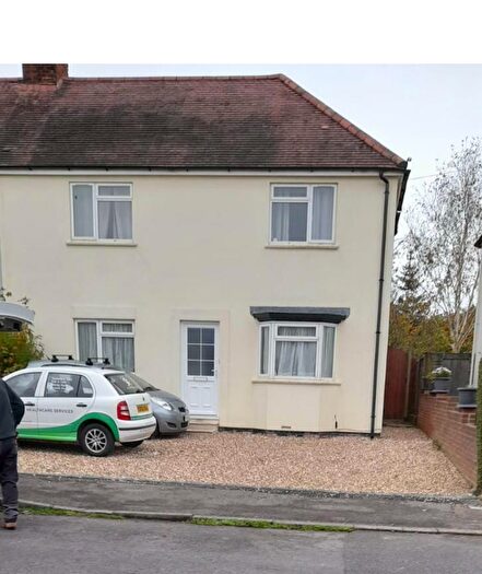 6 Bedroom Semi-Detached House To Rent In Lincoln Road, Guildford, GU2