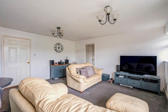 2 Bedroom Flat To Rent In Edgeworth Close, Whyteleafe, CR3