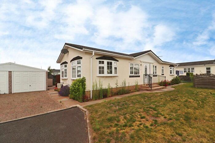 2 Bedroom Park Home For Sale In Regent Circle, Torksey Lock, LN1