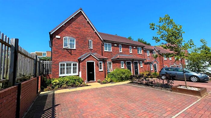 3 Bedroom End Of Terrace House For Sale In Pavilion Way, Selly Oak, Birmingham, B29