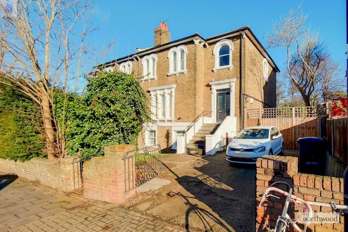 2 Bedroom Flat To Rent In Auckland Hill, West Norwood, London, SE27