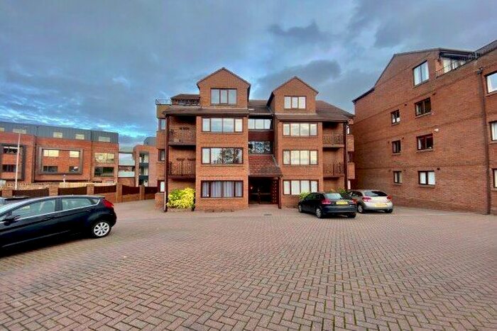 2 Bedroom Penthouse To Rent In Mount Avenue, Wirral, CH60
