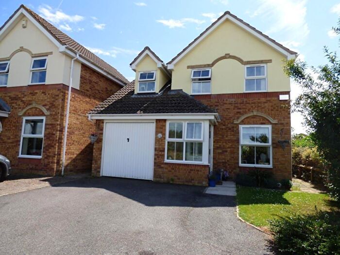 3 Bedroom Detached House To Rent In Camelia Close, Littlehampton, BN17