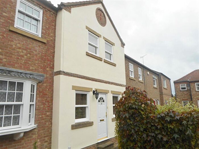 2 Bedroom Town House To Rent In Waterside, Ripon, HG4