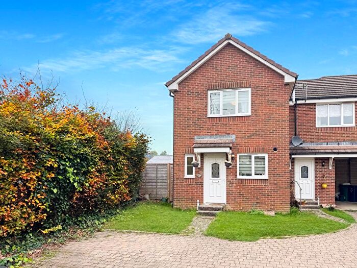 2 Bedroom Property For Sale In Prior Mews, Newport, PO30