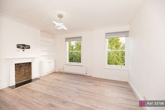 2 Bedroom Flat To Rent In Bonnington Square, London, SW8
