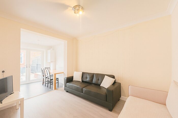 4 Bedroom End Of Terrace House To Rent In Smeaton Road, London, SW18