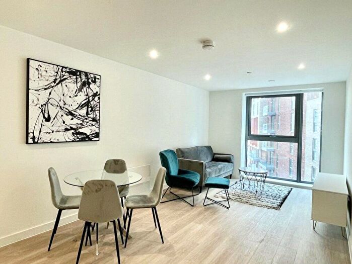 2 Bedroom Flat To Rent In Vaughan Way, Wapping, London, E1W