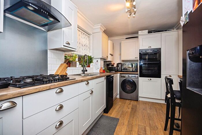 4 Bedroom Detached House For Sale In Broke Court, Guildford, Surrey, GU4