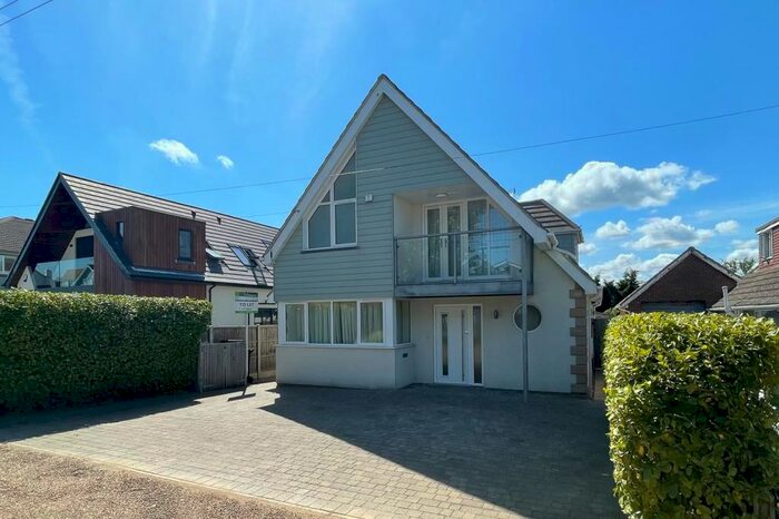 4 Bedroom Detached House To Rent In St Marys Grove, Seasalter, Whitstable, CT5