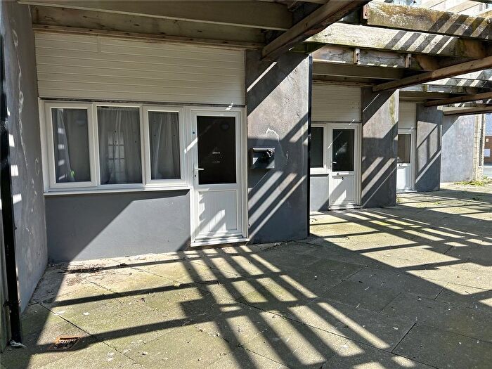 1 Bedroom Flat To Rent In Glan Y Mor Arcade, Marine Parade, Tywyn, Gwynedd, LL36