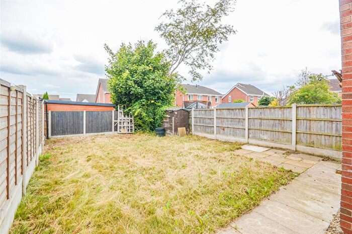 3 Bedroom Property For Sale In Greentop, New Crofton, Wakefield, WF4