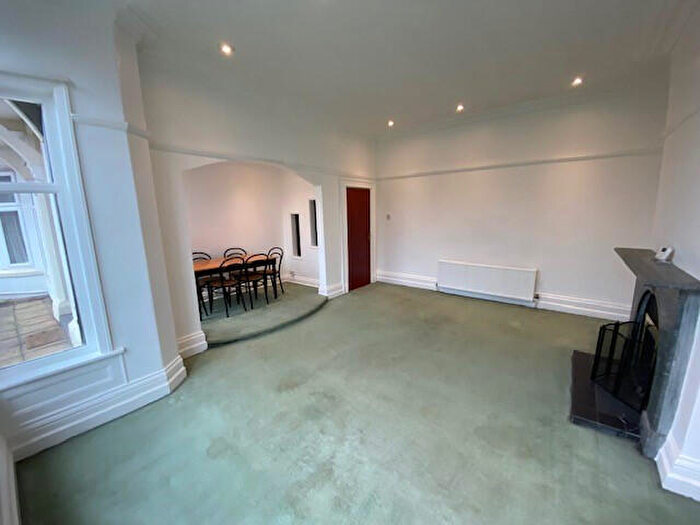 2 Bedroom Apartment For Sale In - St. Annes Road East, Lytham St. Annes, Lancashire, FY8