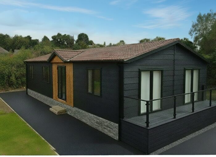 2 Bedroom Park Home For Sale In Stratford-upon-Avon, Warwickshire, CV37