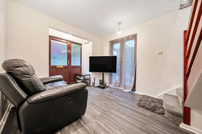 1 Bedroom Terraced House To Rent In Robertson Close, Newbury, RG14