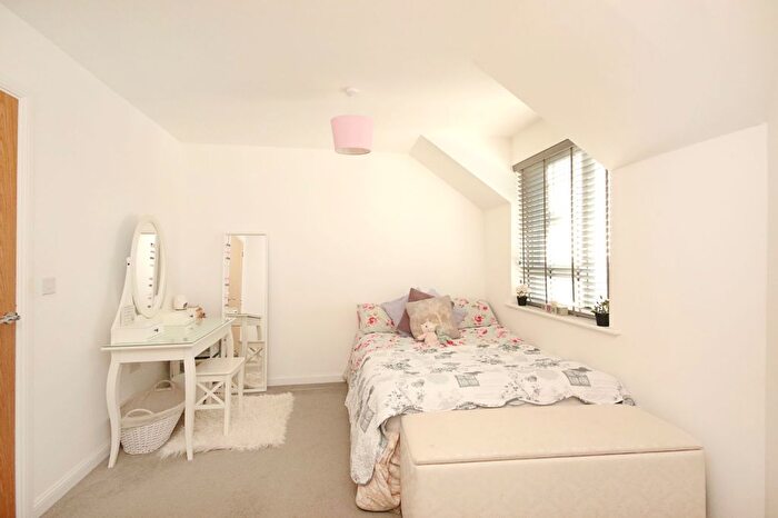 2 Bedroom Flat For Sale In Oak Dene Way, Waverley, S60