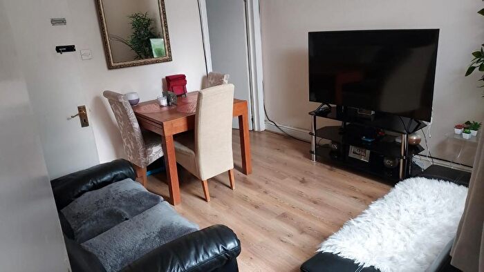 2 Bedroom Flat To Rent In Barking Road, Plaistow, London, E13