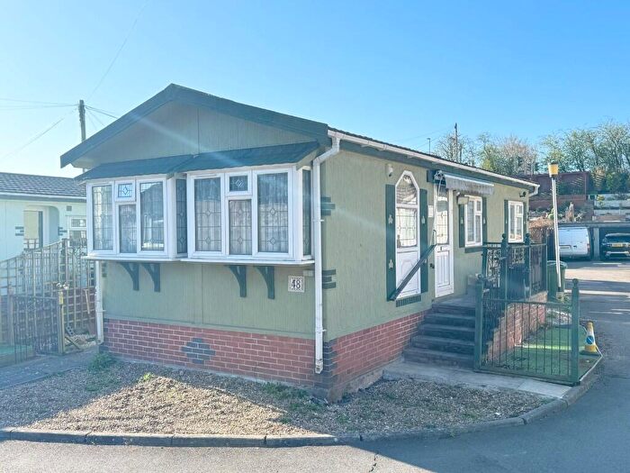 2 Bedroom Park Home For Sale In Ingle Nook Park, Barkby Thorpe Lane, Leicestershire, LE4