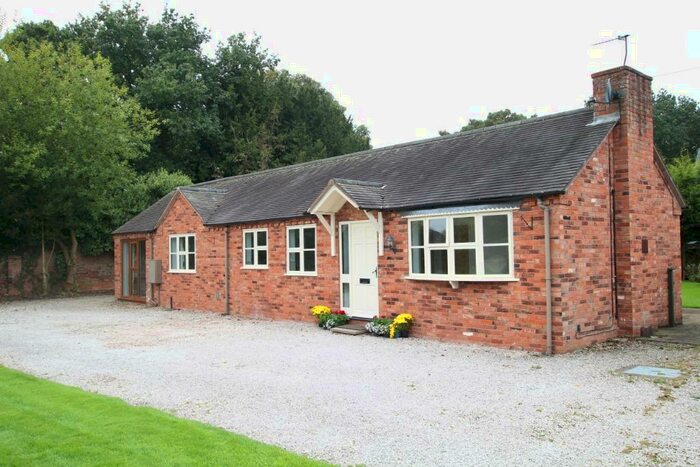 3 Bedroom Bungalow To Rent In Manor Park Nurseries, Burton-On-Trent, DE13