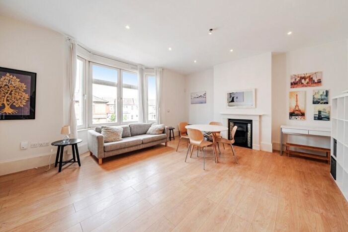 2 Bedroom Property For Sale In Battersea Rise, Battersea, London, SW11
