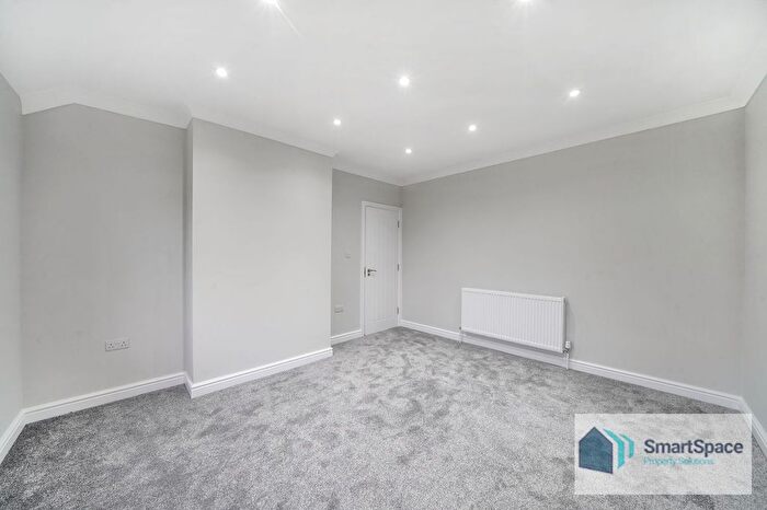 4 Bedroom Semi-Detached House To Rent In Arundel Avenue, South Croydon, Surrey, CR2