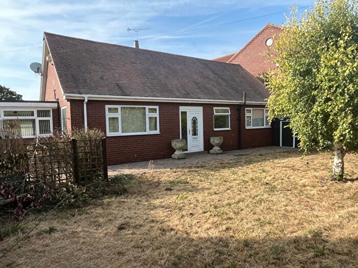3 Bedroom Bungalow To Rent In Hall Villa Lane, DN5