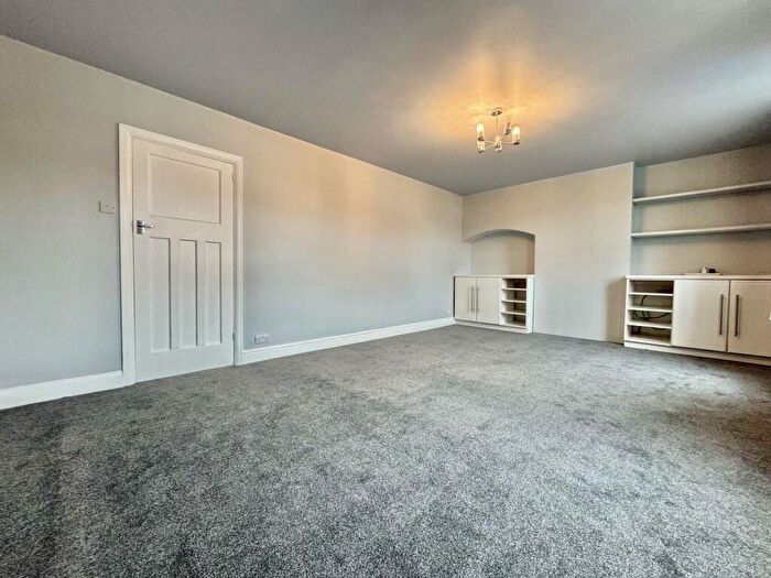 3 Bedroom Maisonette To Rent In Brighton Road, Redhill, Surrey, RH1