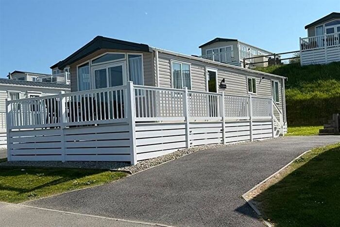 2 Bedroom Mobile/park Home For Sale In Newquay, TR8