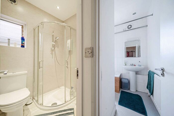 5 Bedroom Property To Rent In St Georges Road, Temple Fortune, London, NW11