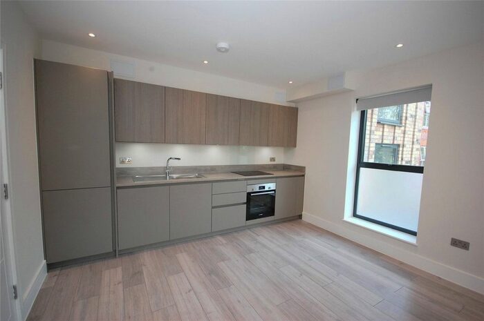 1 Bedroom Flat To Rent In Woodside Park Road, Woodside Park, London, N12