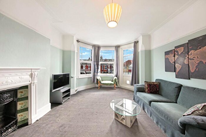 1 Bedroom Apartment For Sale In Hamilton Road, London, NW10
