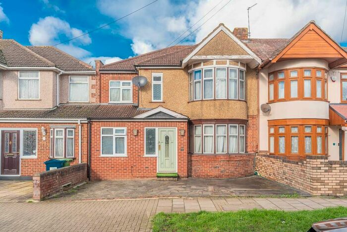 5 Bedroom Semi-Detached House To Rent In Weighton Road, Harrow Weald, Harrow, HA3