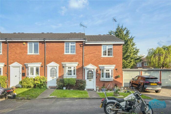 2 Bedroom End Of Terrace House To Rent In Firs Avenue, Friern Barnet, London, N11