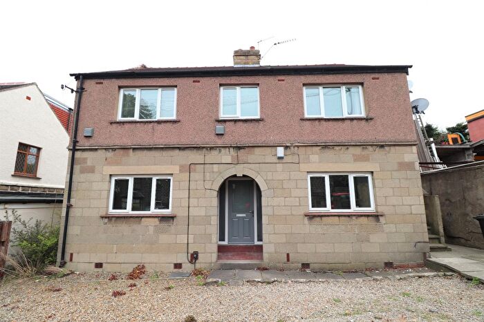 2 Bedroom Flat To Rent In Long Row, Horsforth, Leeds, West Yorkshire, Uk, LS18