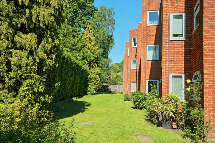 2 Bedroom Flat To Rent In Alwyne Court, Horsell, Woking, GU21