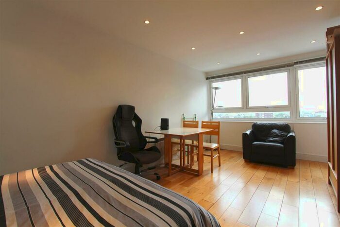 Apartment To Rent In Park House, Seven Sisters Road, Finsbury Park, N4