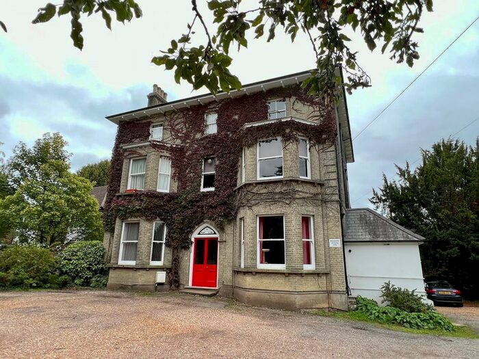 1 Bedroom Flat To Rent In Downside, Epsom, KT18