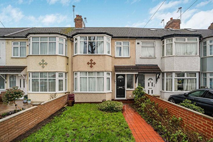 3 Bedroom Property For Sale In Broadlands Avenue, Enfield, EN3