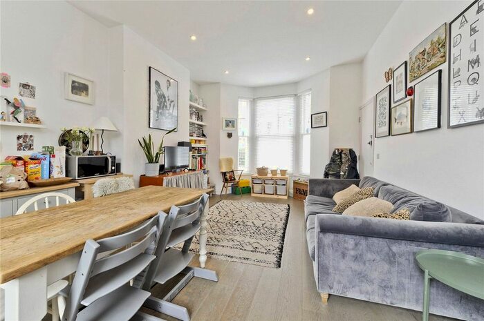 2 Bedroom Flat To Rent In Hetley Road, London, W12